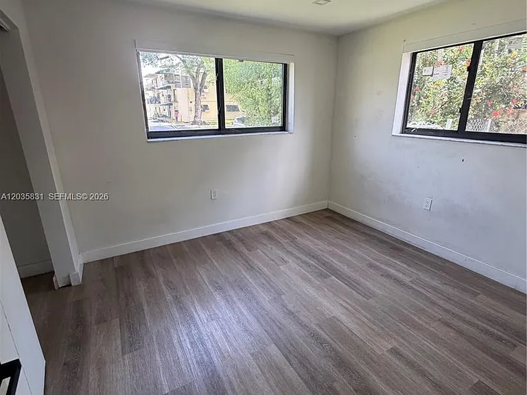 17150 NE 23rd Ave #3 — Photo 4