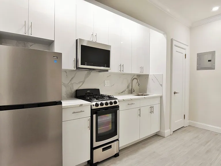 104 Riverside Dr #4C — Photo 6