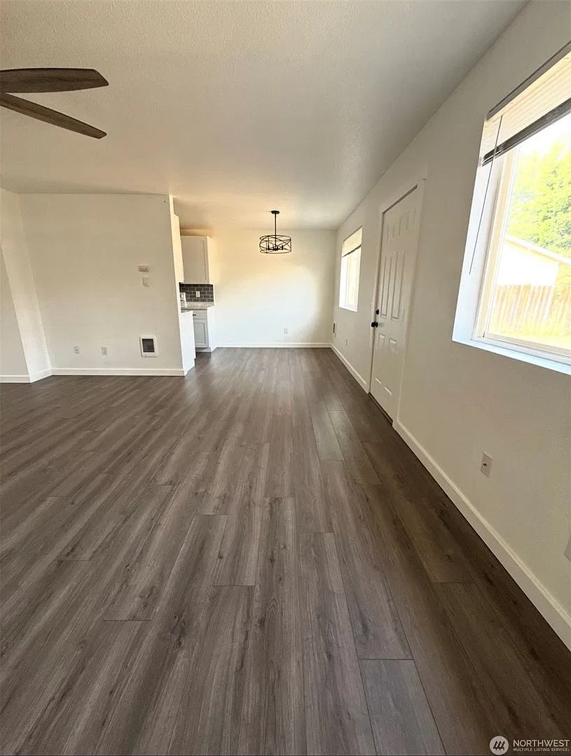 5 Bedroom Home with Ample Parking — Photo 3