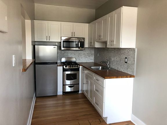 3rd image of 1825 N Cahuenga Blvd APT 306
