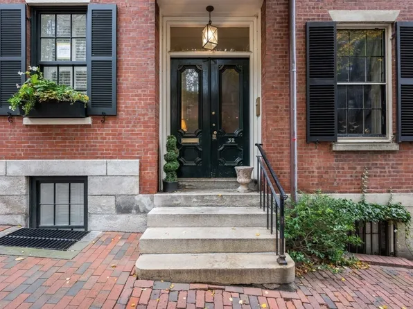32 Chestnut St #2, Boston, MA 02108