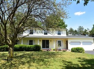 46 Old Well Rd, Rochester, NY 14626