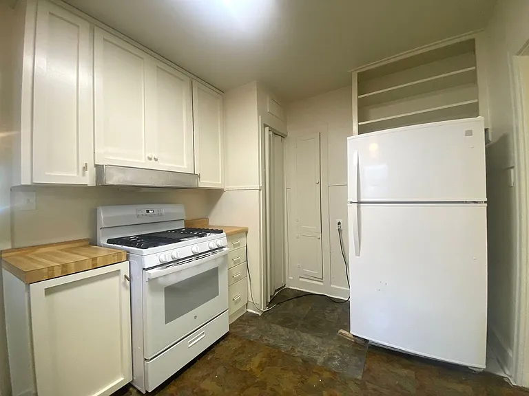 4910 Avenue H — Photo 14