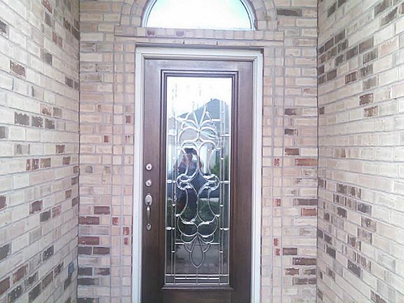 This is the walk way leading into this home.