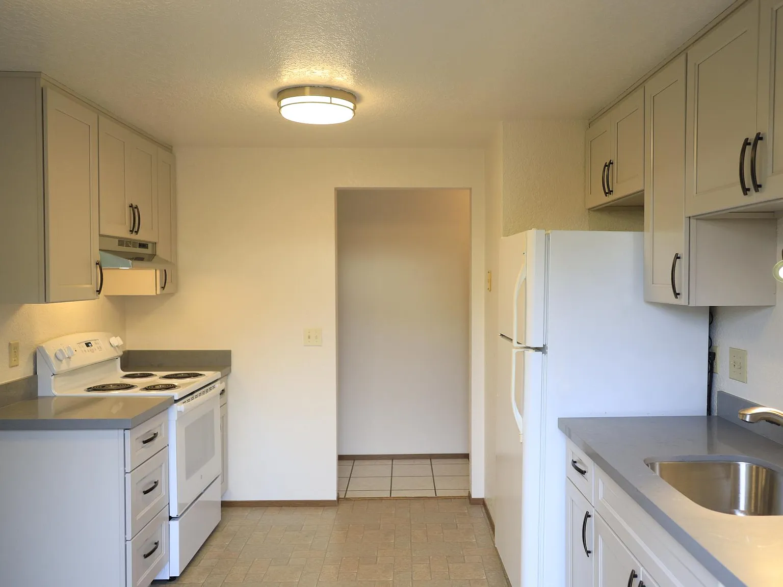 2 bed, 925 sqft, $2,100 — Photo 4