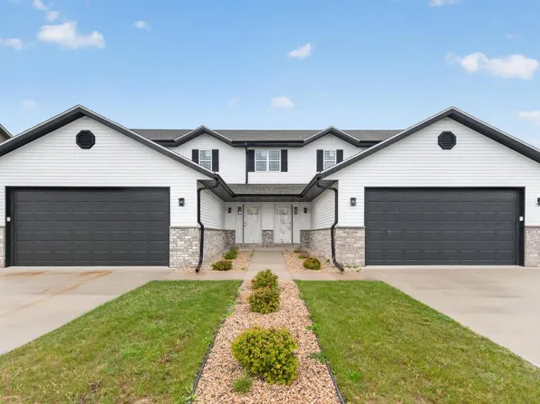 1334 Legion CIRCLE, West Bend, WI 53090