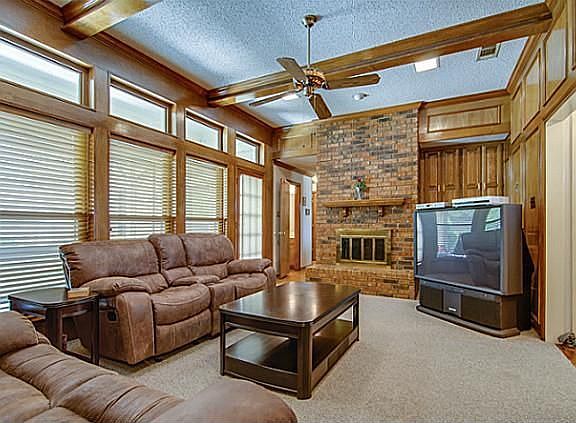 4th image of 2501 Willowdale Dr