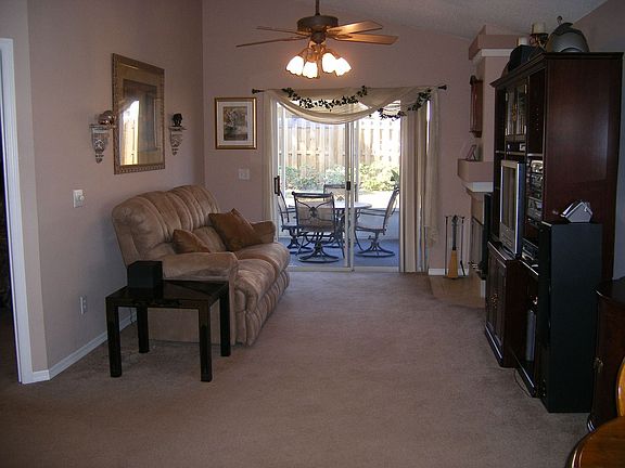 Living room w/ Fireplace