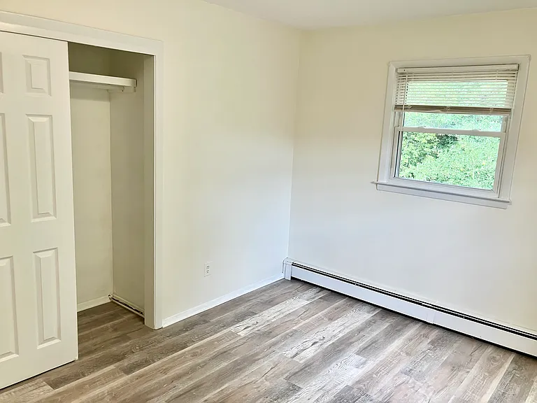 LARGE BEDROOM 2