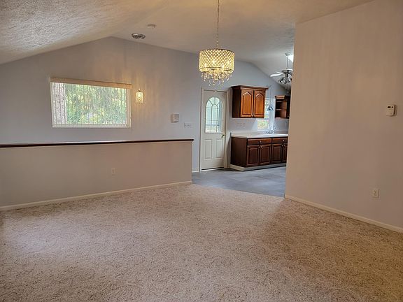 3rd image of 928 W 4th St #4