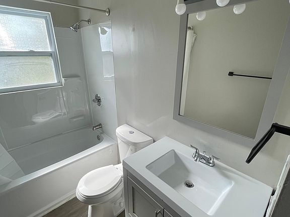 2nd image of 2841 Marigold Ave