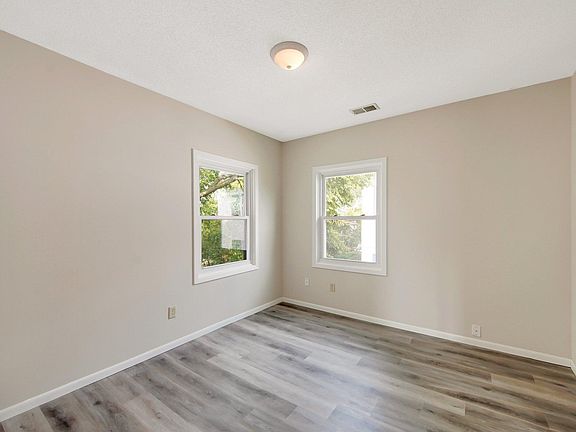 3rd image of 1011 Humboldt Ave N