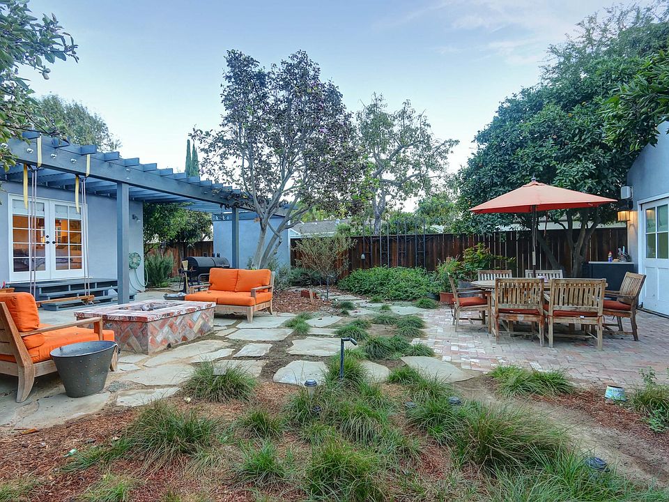 Backyard (unfurnished)
