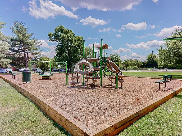 Westgate At Laurel Apartments — Photo 8