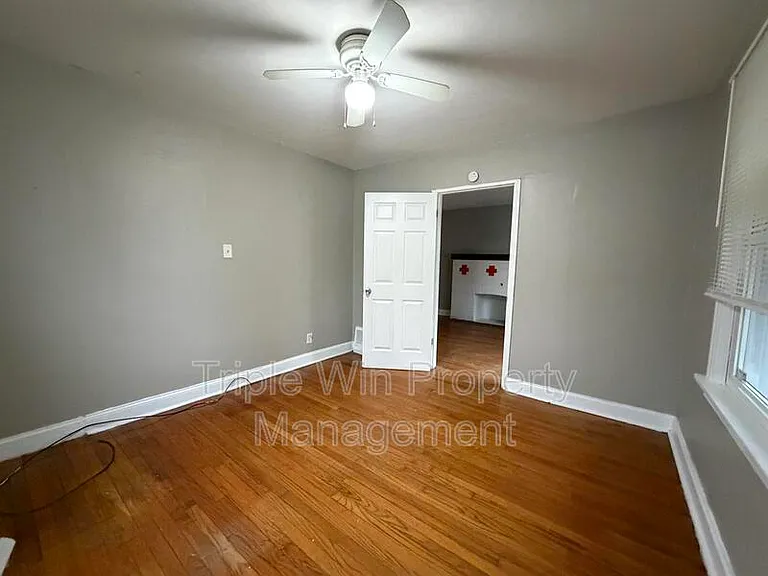 2527 Switzer Ave — Photo 10