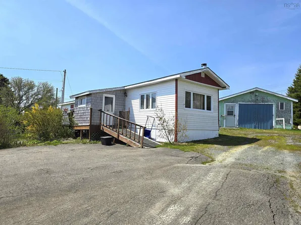 28 White Ash Ln, Lunenburg, NS B0R 1C0