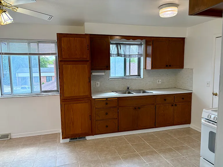 2130 Tuxedo Ave — Photo 6