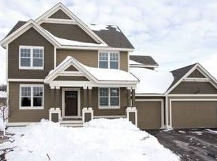 1850 Deephaven Dr, Woodbury, MN 55129