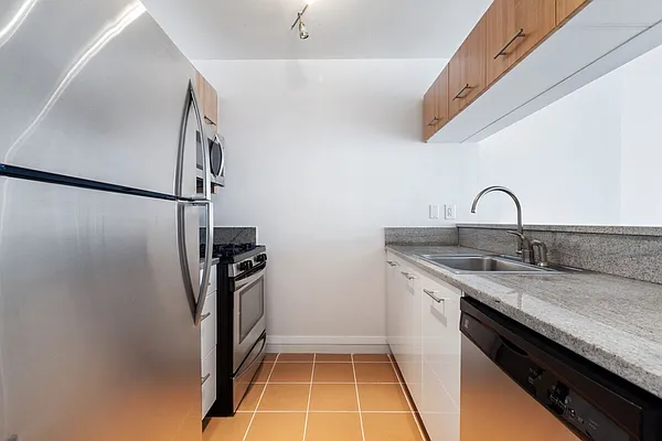 Rented by Greystar | media 3