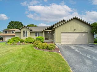12 Turnstone Cir, Syracuse, NY 13219