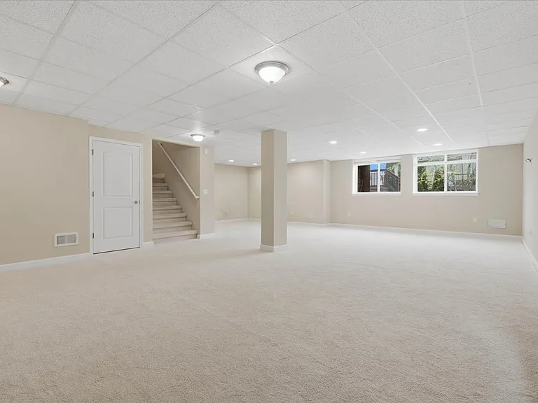 1114 Wales Dr — Photo 18