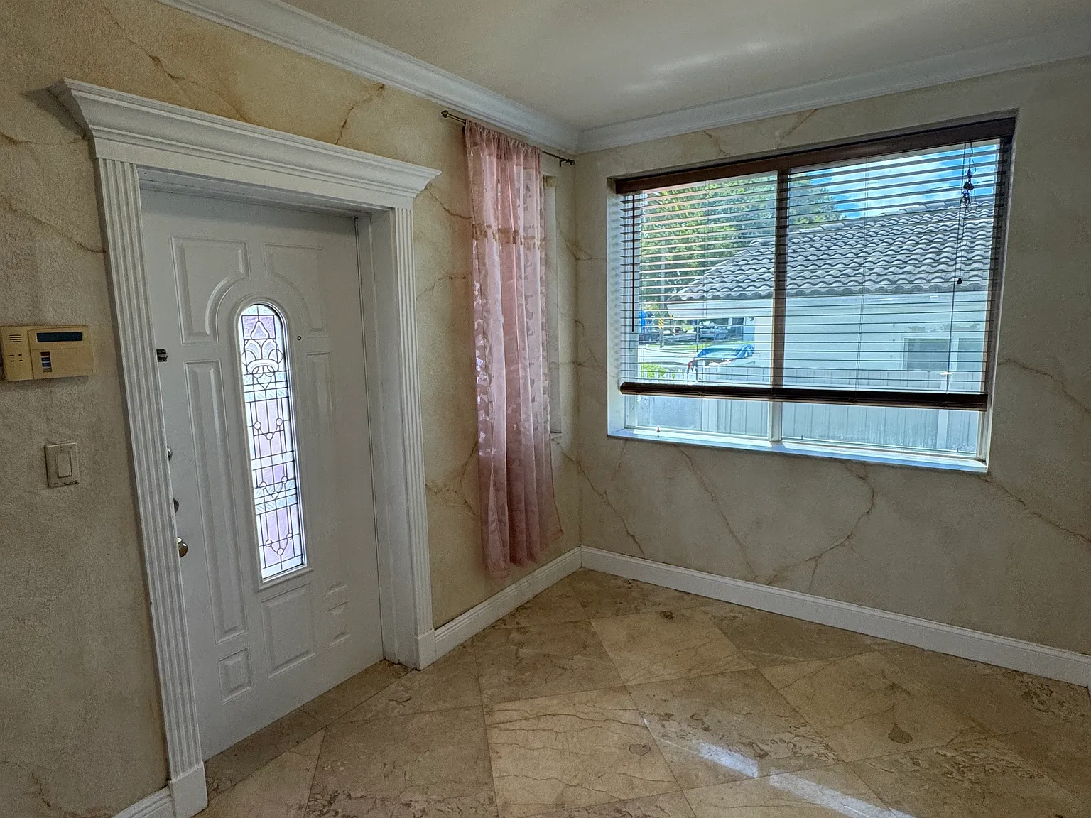 4 bed, 1700 sqft, $3,600 — Photo 4