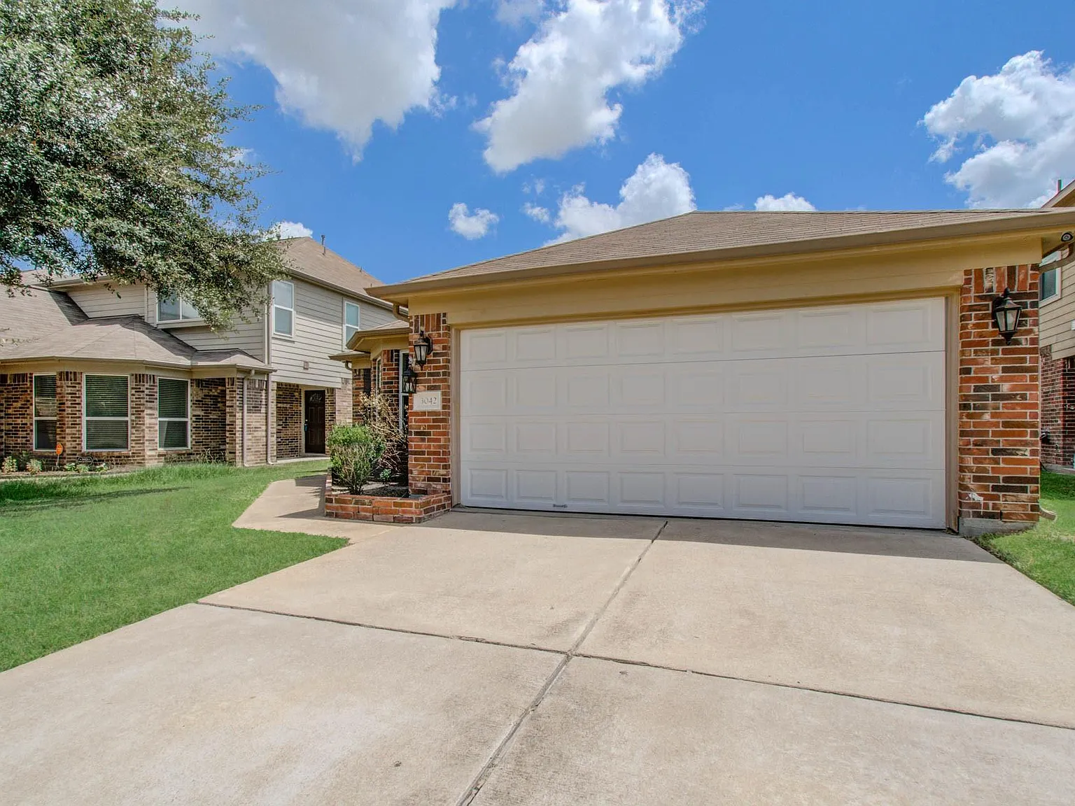 3 bed, 2.0 bath, 1754 sqft, $2,050 — Photo 3
