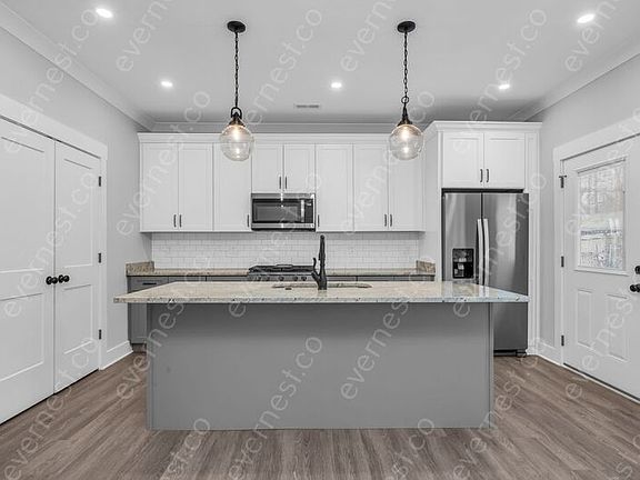 5th image of 837 Belvoir Ter