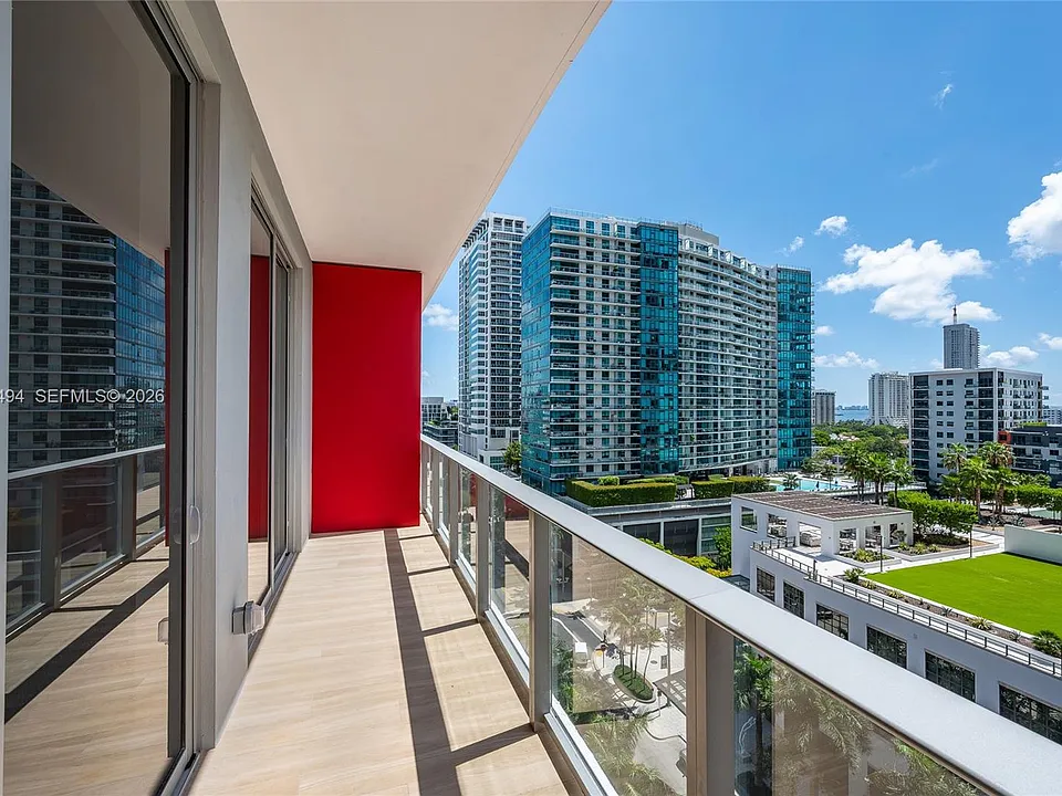 90 NE 32nd St #PH-1106