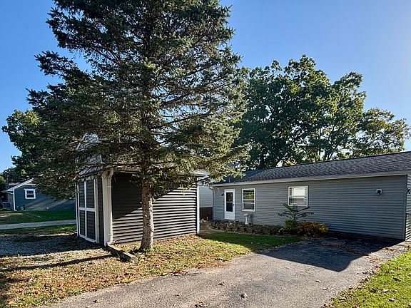 2nd image of 573 River Rd
