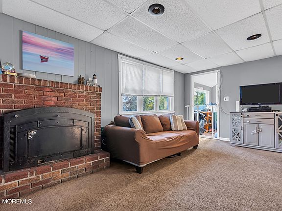 5th image of 105 Lakewood Avenue