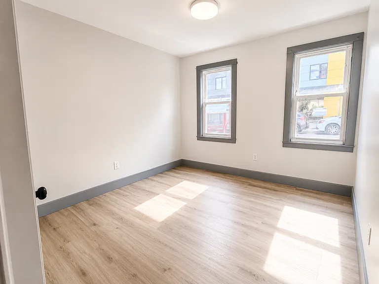 655 S 11th St #2A — Photo 3