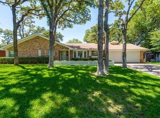108 Post Oak Cir, Hurst, TX 76053