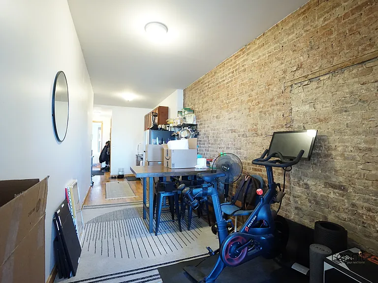 420 Melrose St #4R — Photo 11