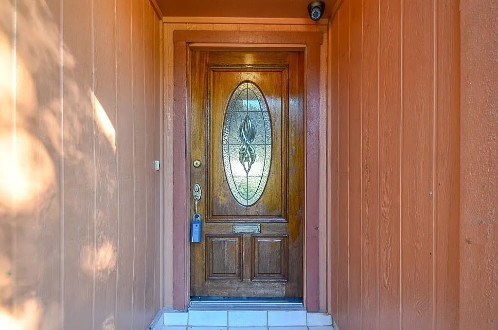 3 bed, 2.0 bath, 1703 sqft, $1,900 — Photo 3
