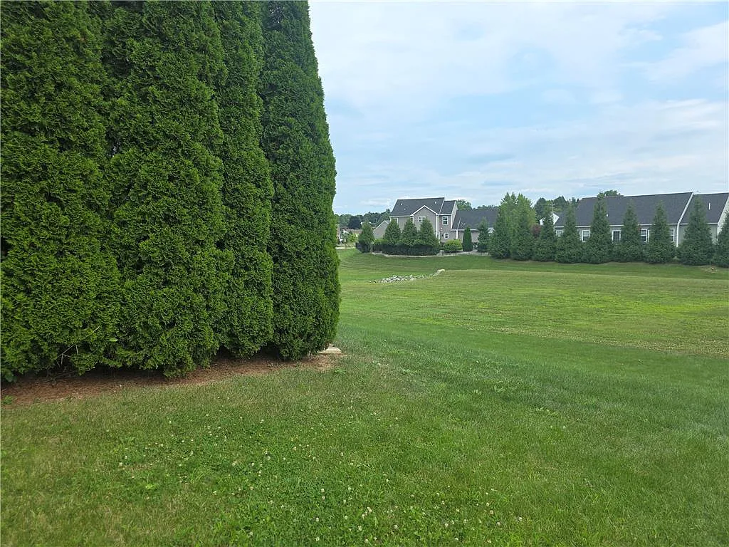 4 bed, 2.5 bath, 3298 sqft, $3,800 — Photo 4
