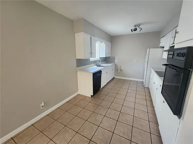 607 Nelray Blvd #B — Photo 6