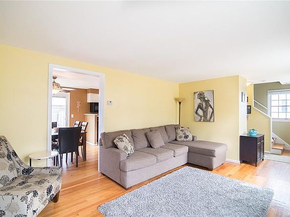 4th image of 74 Glen Meadows Dr