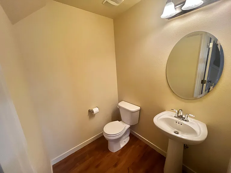 812 NE Ross Rd #2 — Photo 7
