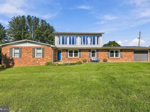 267 Aaron Mountain Rd, Castleton, VA 22716
