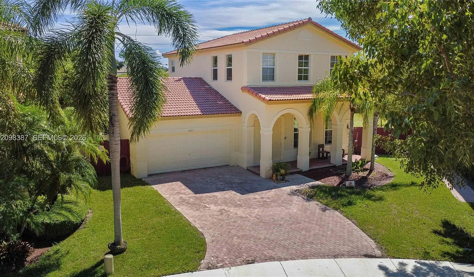Floridian Bay Estates — Photo 2