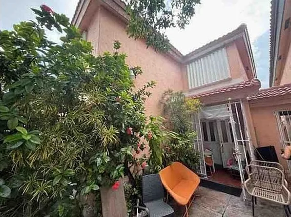 851 SW 104th Ct, Miami, FL 33174