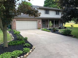 1690 E Cohoctah Rd, Howell, MI 48855