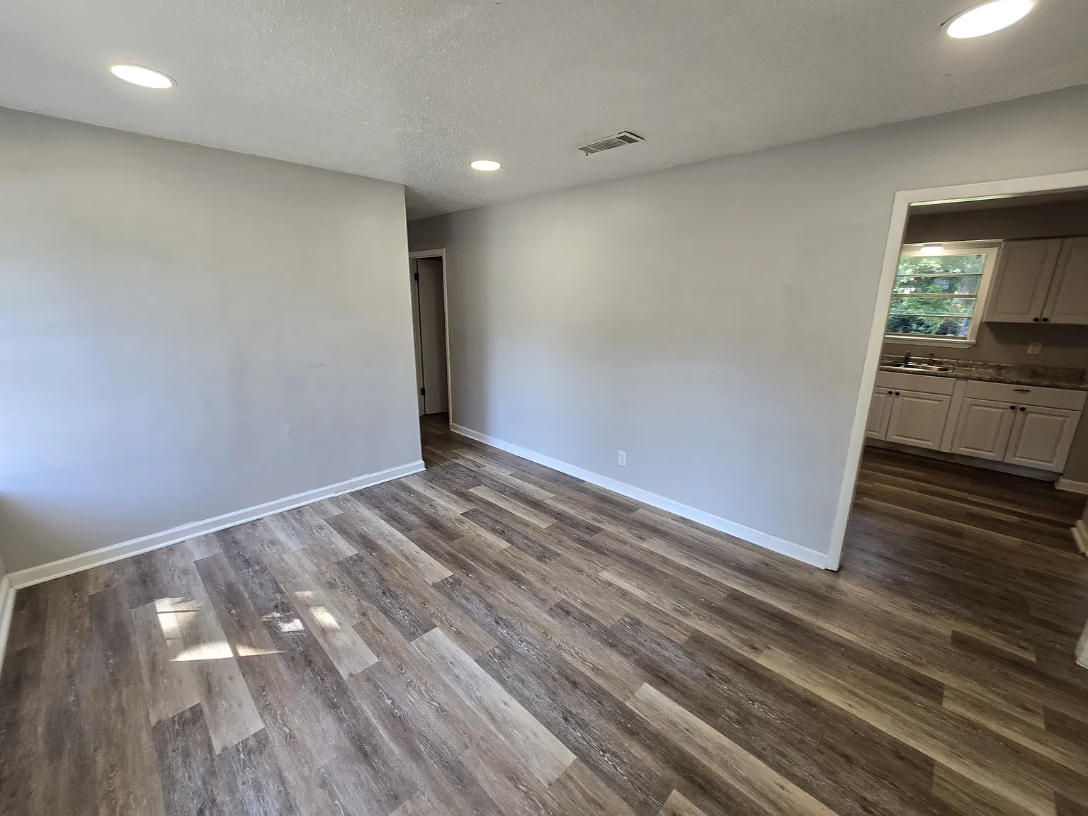 Bright and Charming 3-Bedroom 1-Bathroom Home — Photo 2