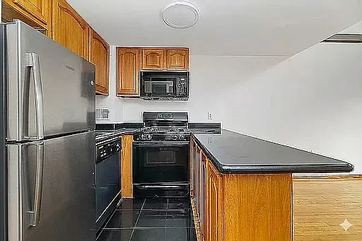 5th image of 212 E 10th St APT 5A