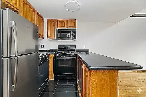 212 E 10th St #5A — Photo 5