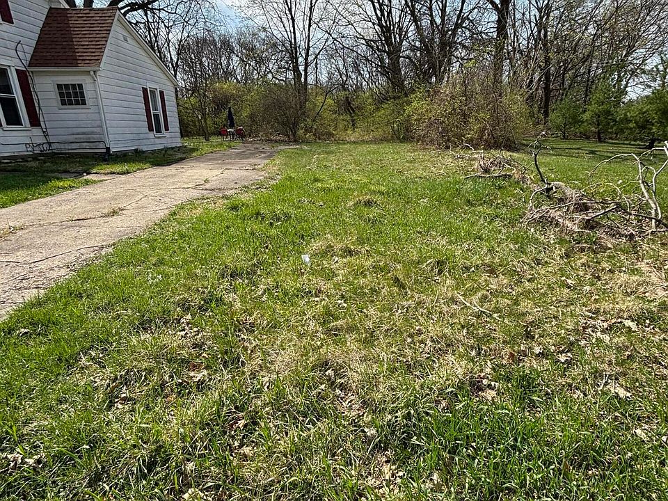 2nd image of 525 W Clark St