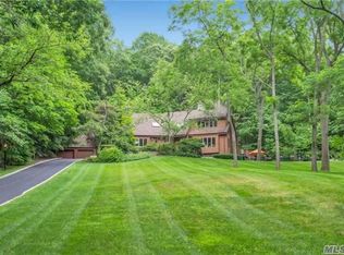 30 Stony Hollow Rd, Centerport, NY 11721