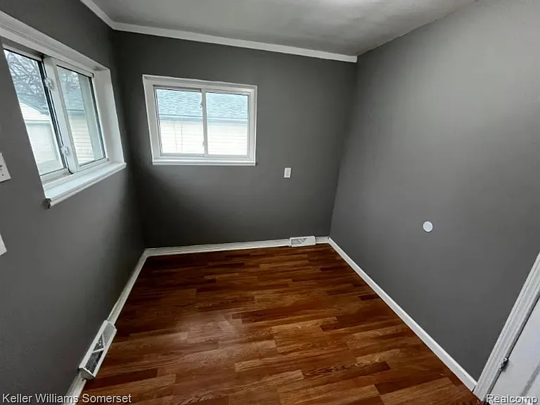 8647 Chalmers Ave — Photo 8