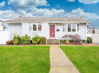 61 Lenox Rd, West Babylon, NY 11704